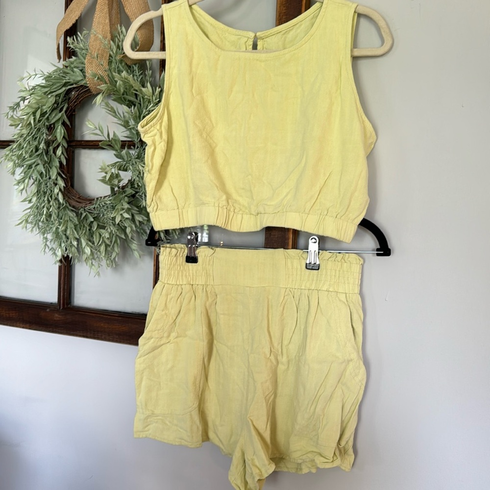 NWOT Boutique Cropped Tank Top With Matching High Waisted Shorts Medium